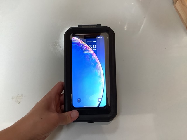 防水スマホケース装着